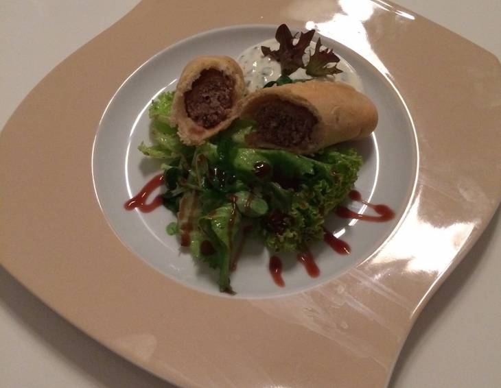 Fleischspieße im Teigmantel Fleischspieße im Teigmantel