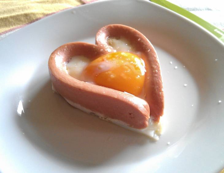 Verliebte Würstel mit Ei Verliebte Würstel mit Ei