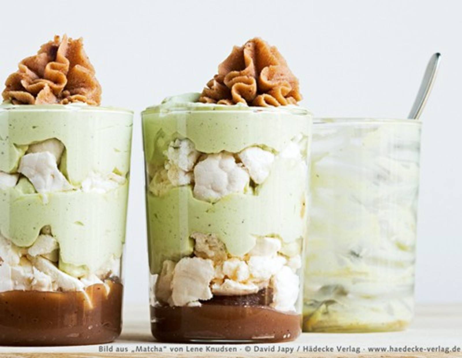 Trifle mit Matcha-Schlagobers - Hädecke Verlag