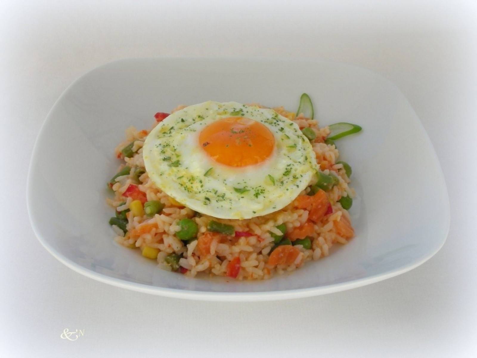 Gemüsereis mit Spiegelei Rezept - ichkoche.de Gemüsereis mit Spiegelei Rezept - ichkoche.de