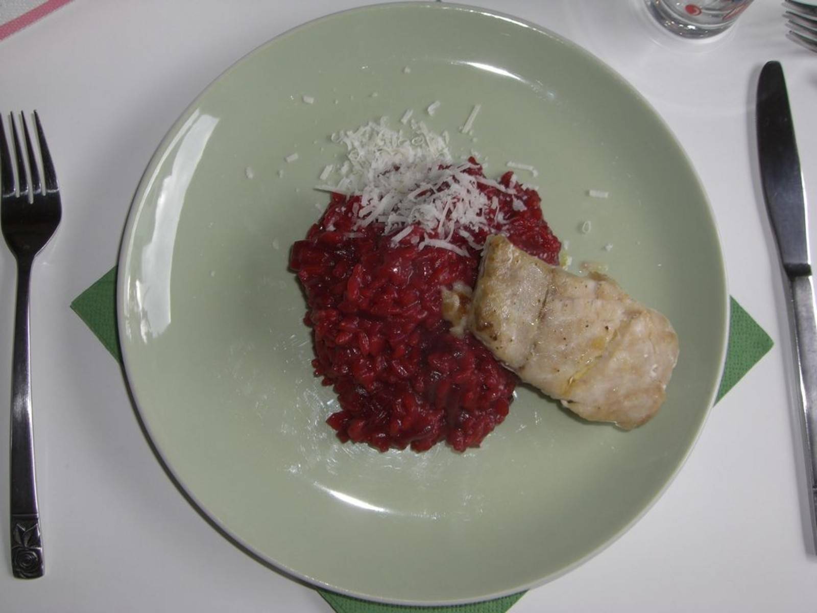 Seelachsfilet auf Rote-Rüben-Risotto