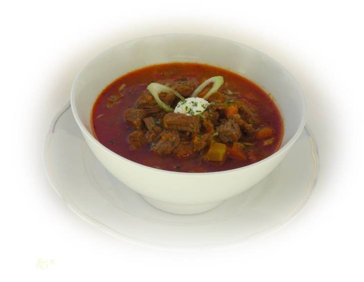 Herzhafte Gulaschsuppe Herzhafte Gulaschsuppe
