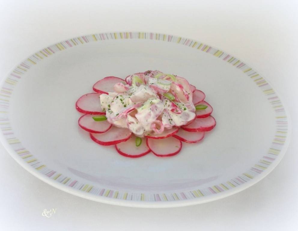 Radieschensalat mit Sauerrahm Radieschensalat mit Sauerrahm