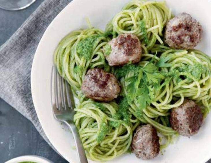 Spaghetti Meatballs mit Zitronen-Petersilien-Pesto Spaghetti Meatballs mit Zitronen-Petersilien-Pesto