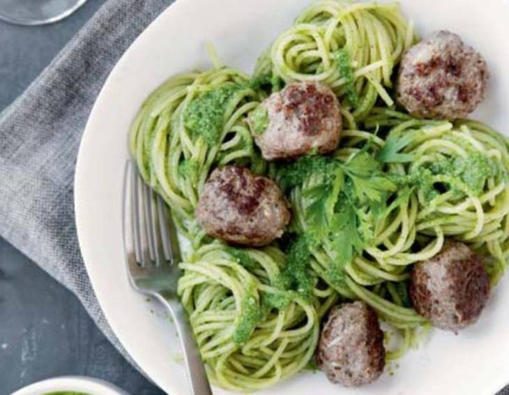 Spaghetti Meatballs mit Zitronen-Petersilien-Pesto