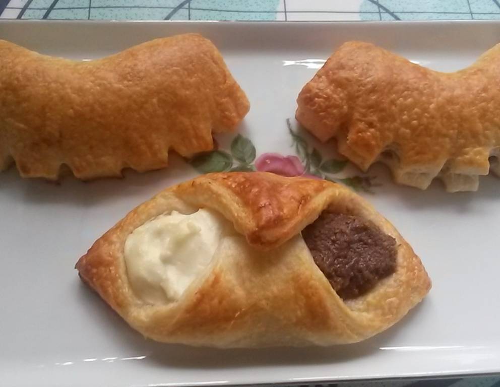 Nusskronen aus Plunderteig Nusskronen aus Plunderteig