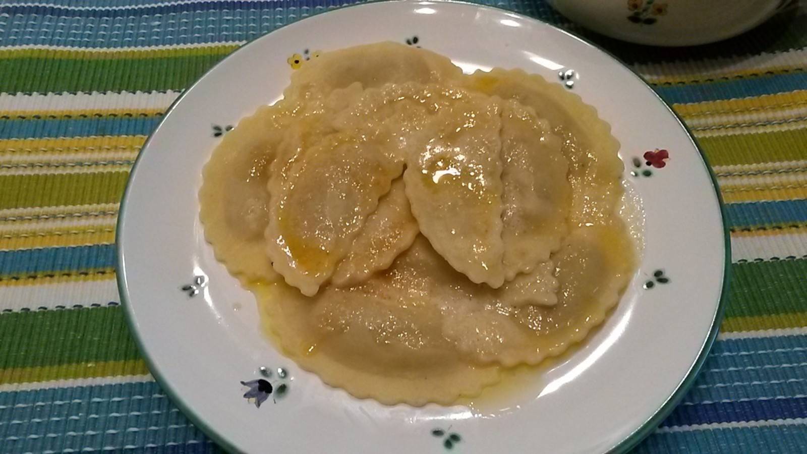 Teigtaschen mit Kürbisfülle und brauner Butter