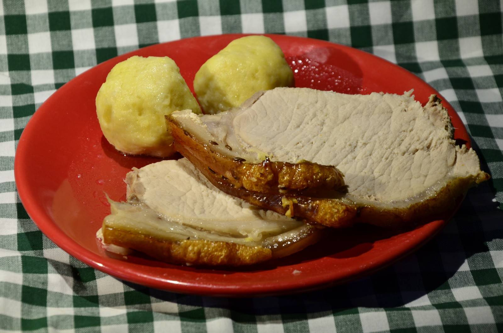 Schweinsbraten mit Waldviertler Knödeln und Krautsalat