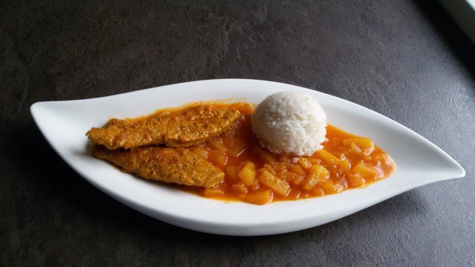 Curryfilets mit Ananas und Äpfeln