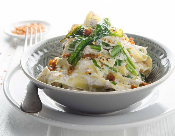 Nudeln mit Bärlauch und Thunfisch Nudeln mit Bärlauch und Thunfisch