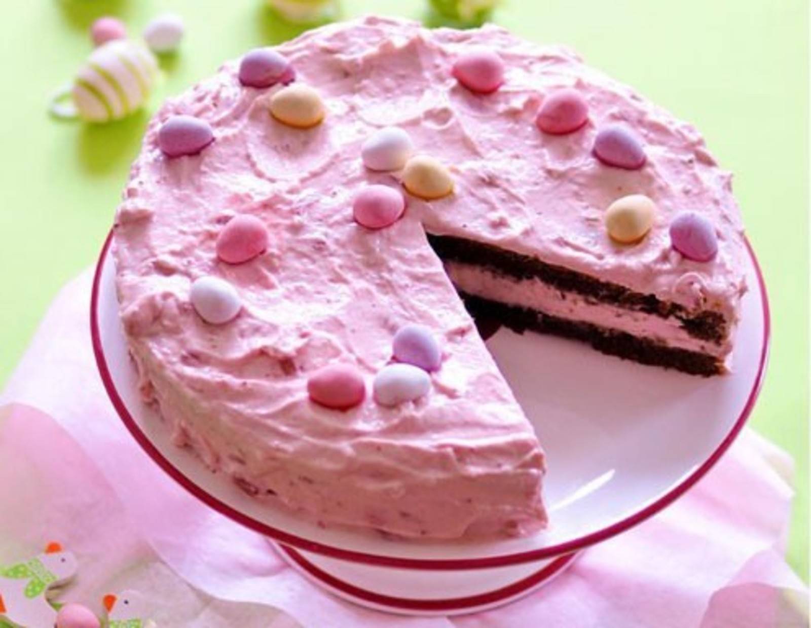 Ostertorte mit Erdbeer-Rhabarber-Grütze-Creme Rezept - ichkoche.de Ostertorte mit Erdbeer-Rhabarber-Grütze-Creme Rezept - ichkoche.de