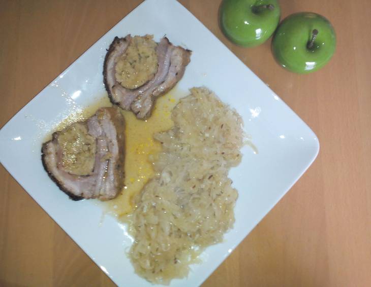 Gefüllter Schweinebauch Gefüllter Schweinebauch