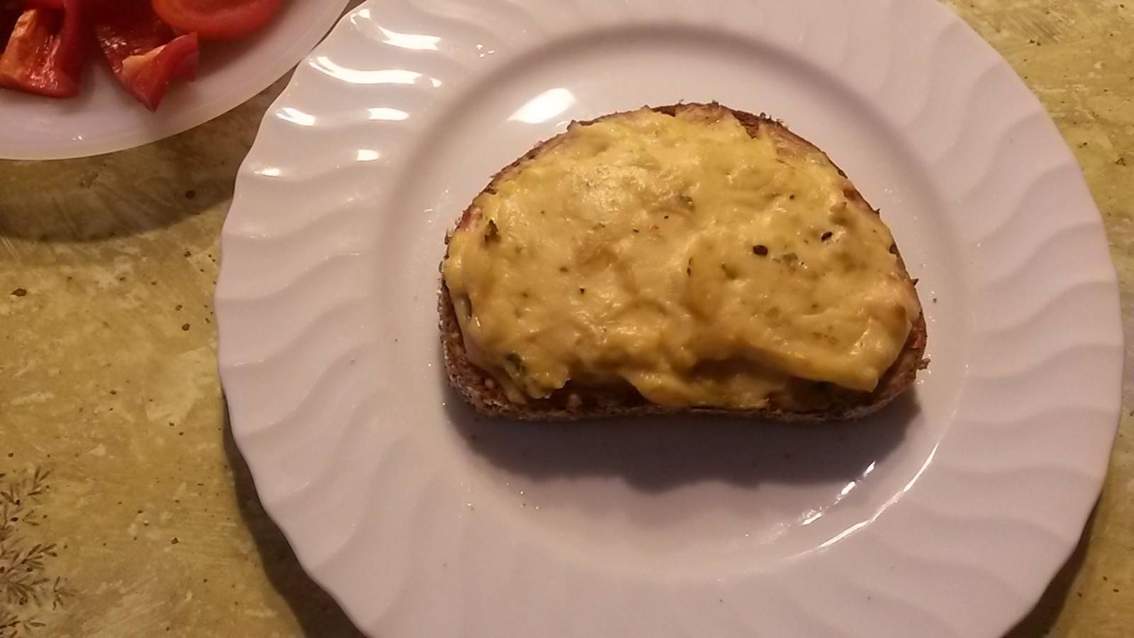 Käse-Schinkenaufstrich für überbackenes Brot Rezept - ichkoche.de