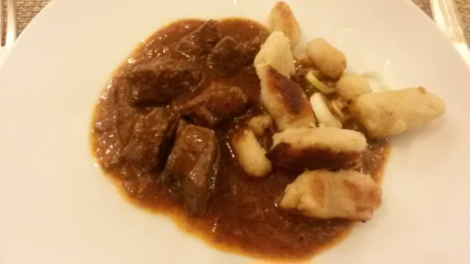 Gulasch nach ungarischer Art Rezept - ichkoche.de Gulasch nach ungarischer Art Rezept - ichkoche.de