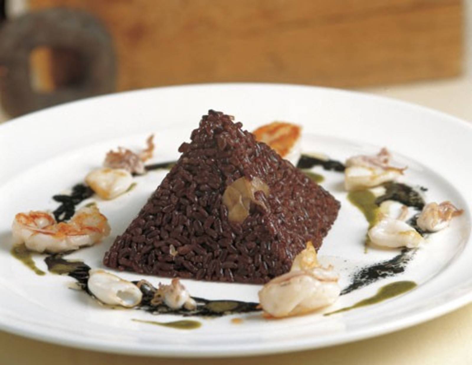 Venere-Reis-Pyramide mit Garnelen und Calamari Rezept