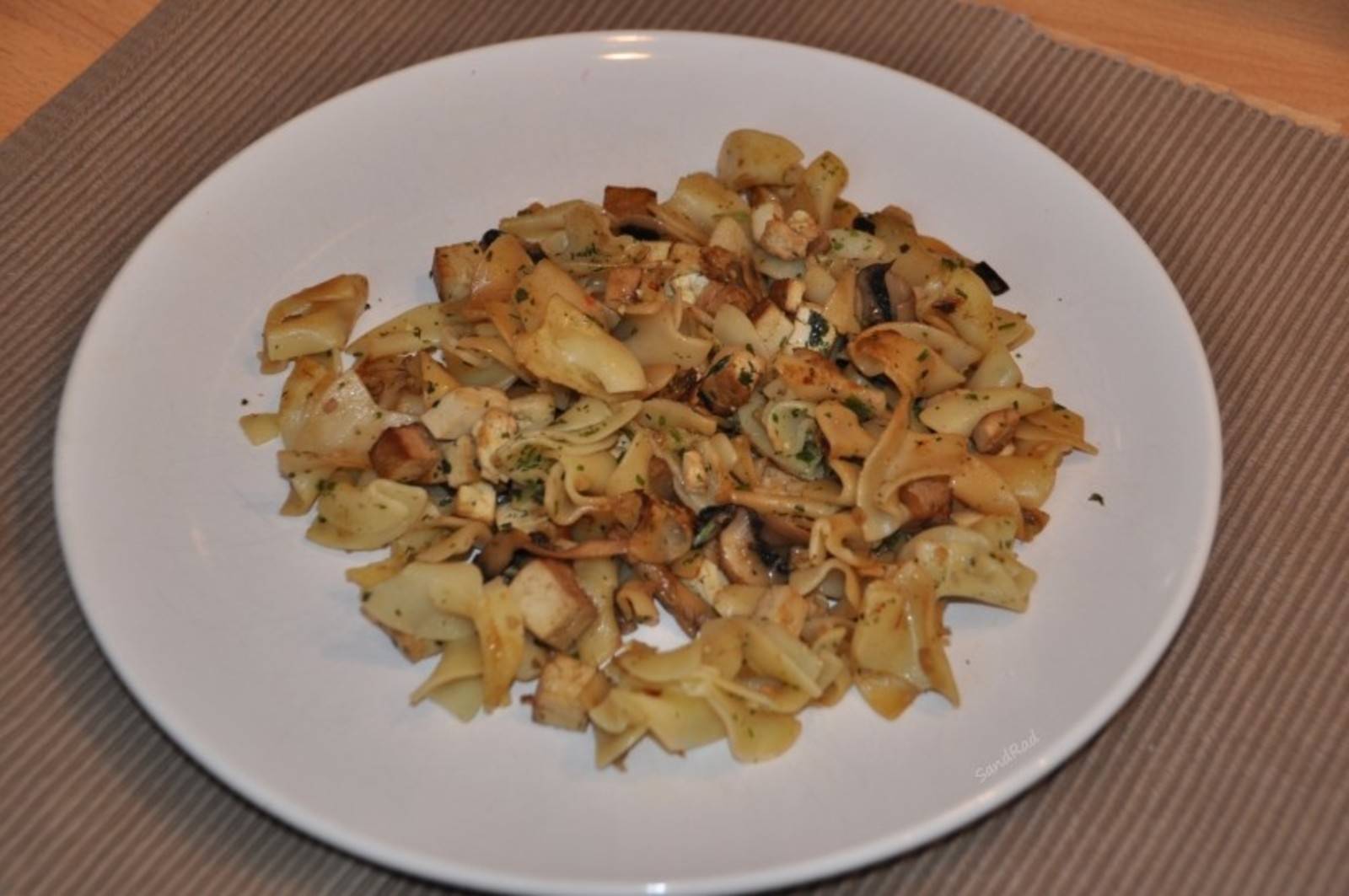 Tofu-Champignon Fleckerl Rezept - ichkoche.de