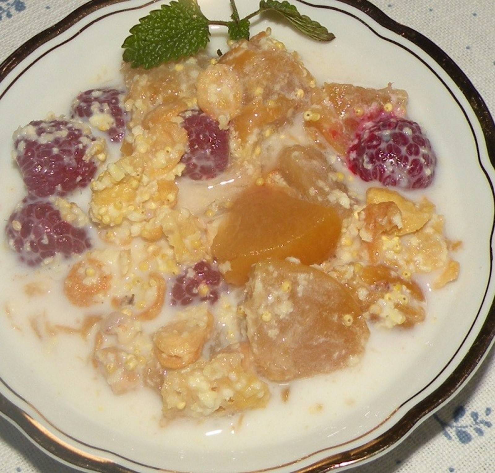 Hirsebrei mit Kompott Rezept - ichkoche.ch Hirsebrei mit Kompott Rezept - ichkoche.ch