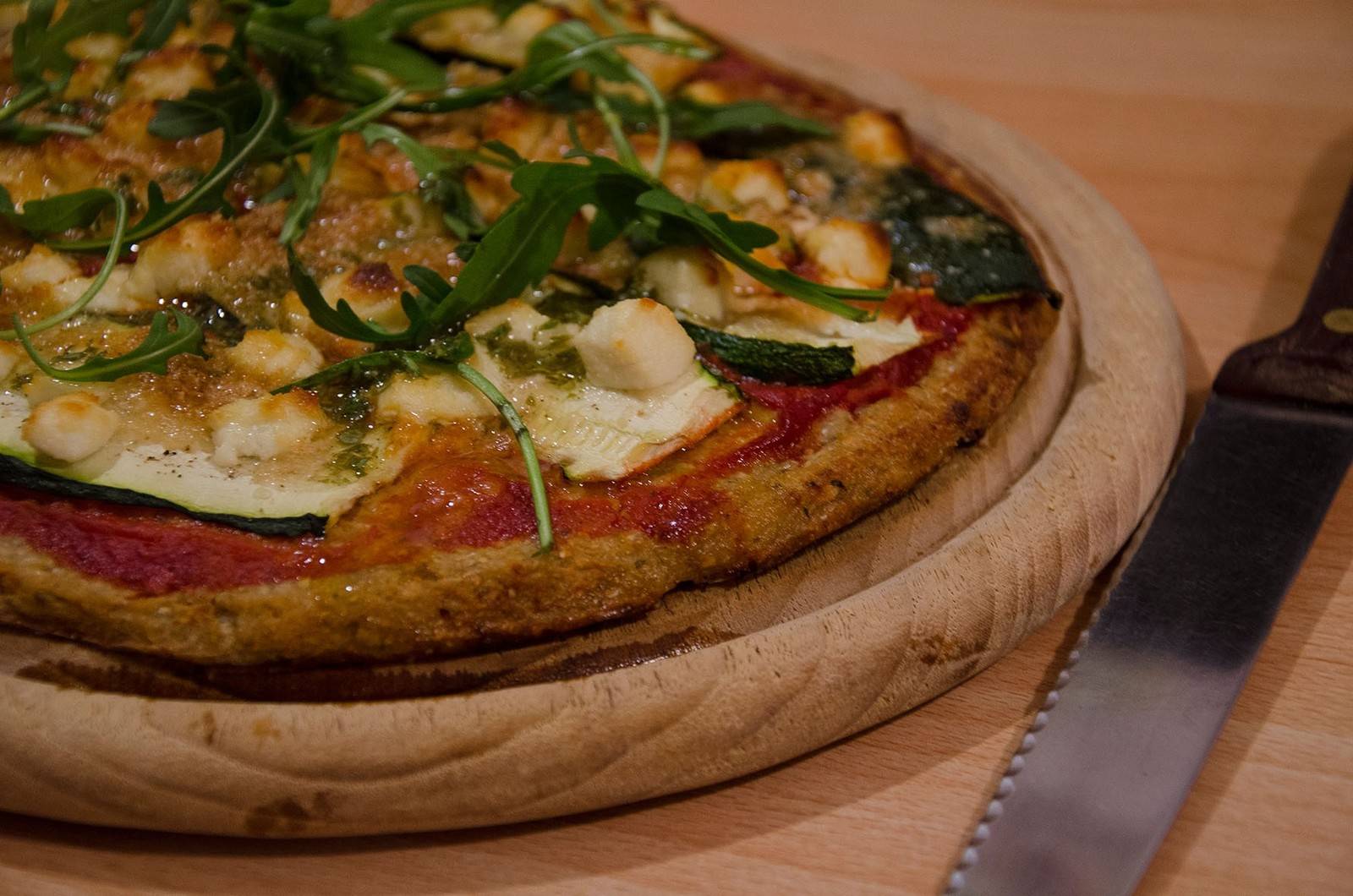 Zucchini-Ziegenkäse Pizza