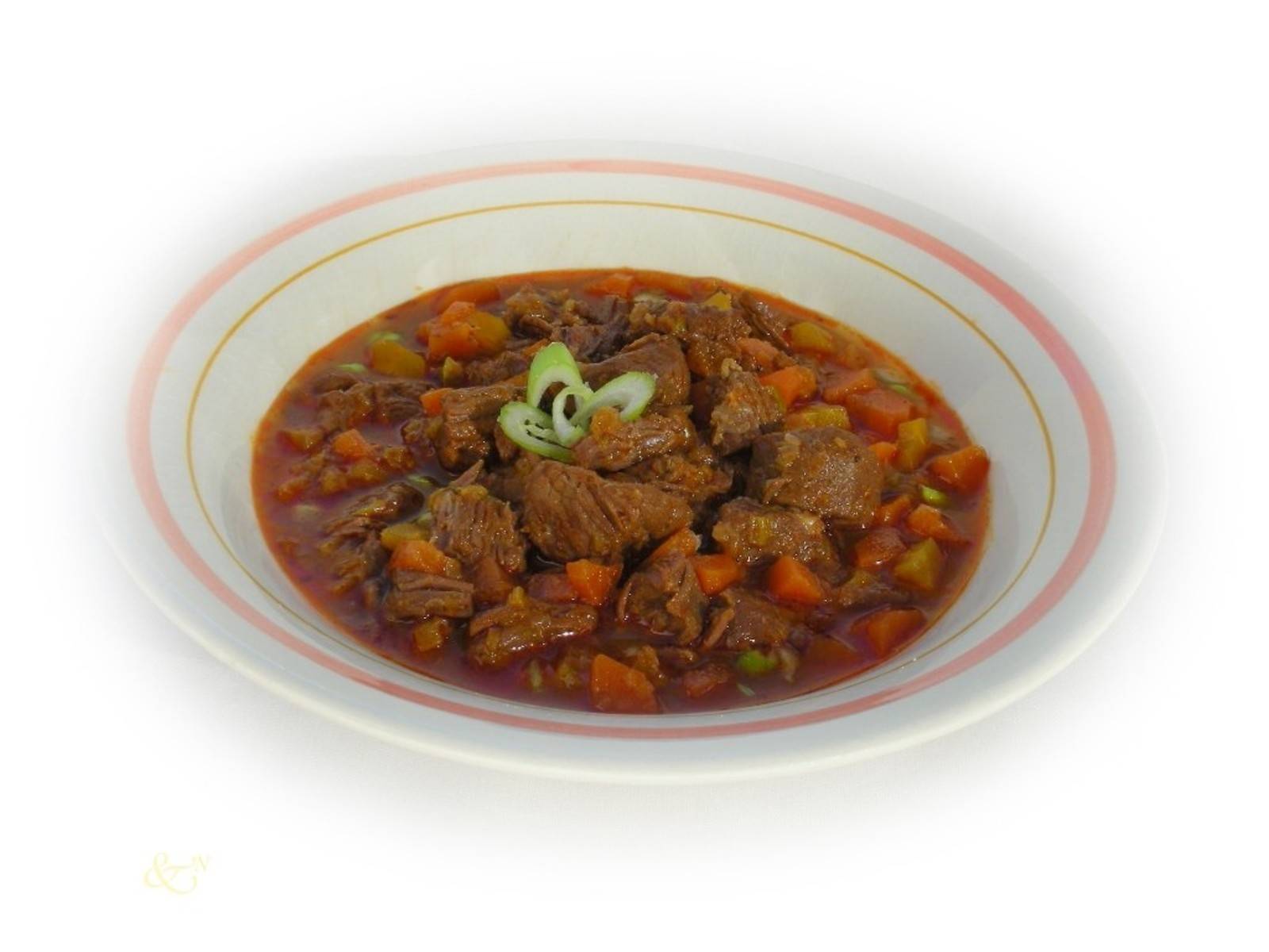 Herzhaftes Rindsgulasch Rezept - ichkoche.de