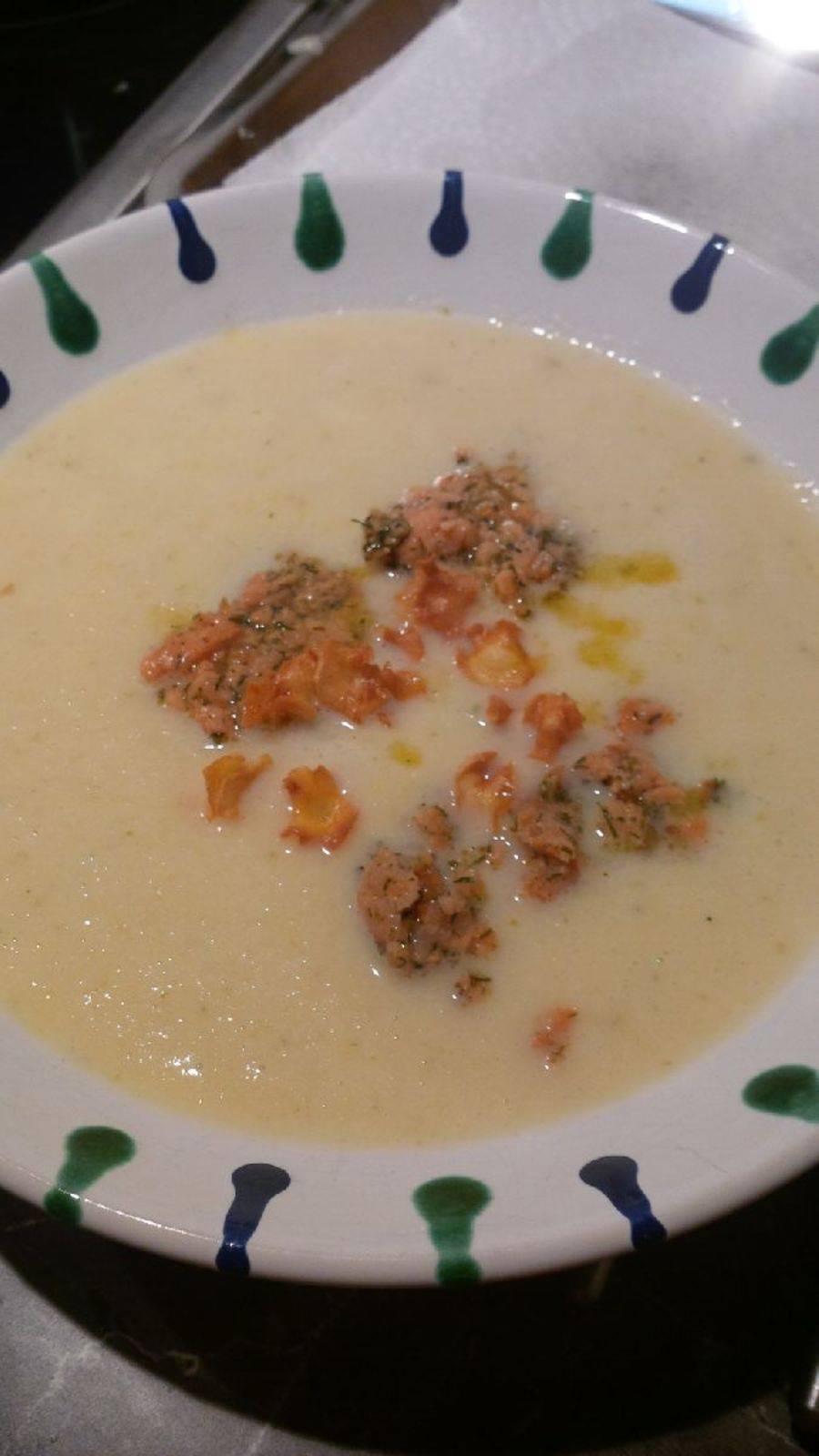 Pastinakensuppe mit Räucherlachs-Tatar Rezept - ichkoche.at Pastinakensuppe mit Räucherlachs-Tatar Rezept - ichkoche.at