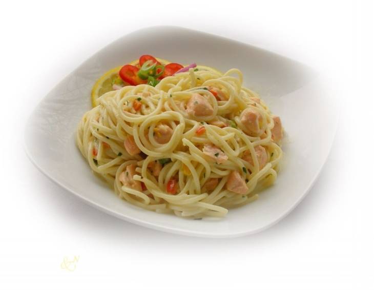 Spaghetti mit Lachs und Gemüse