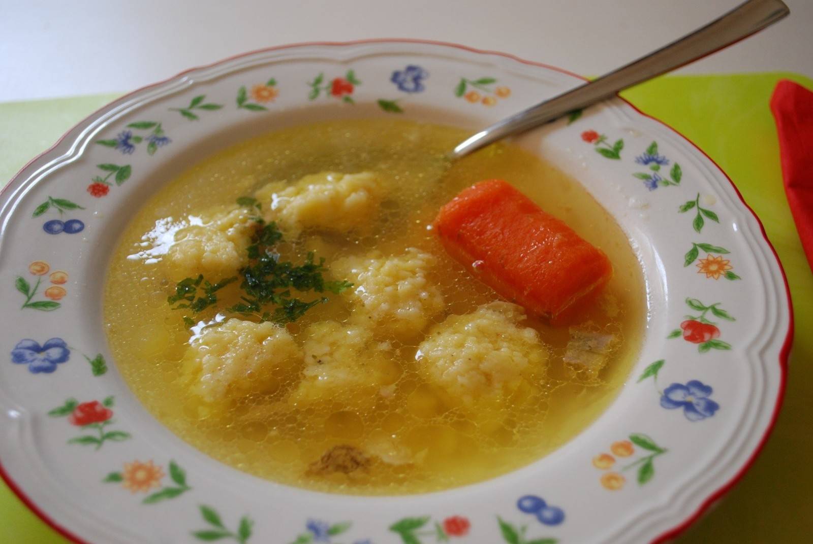 Oregano-Erdäpfelknöderl als Suppeneinlage