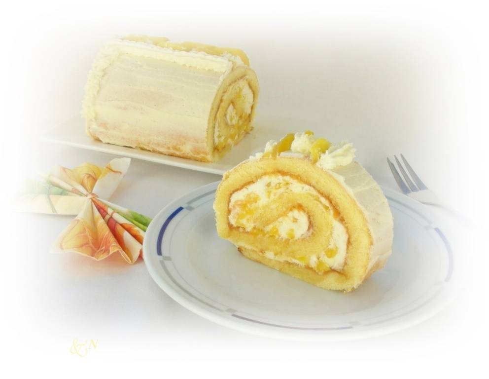 Biskuitroulade mit Mango-Schlagobersfüllung Biskuitroulade mit Mango-Schlagobersfüllung