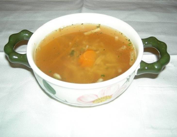 Nudelsuppe mit Frühlingsgemüse