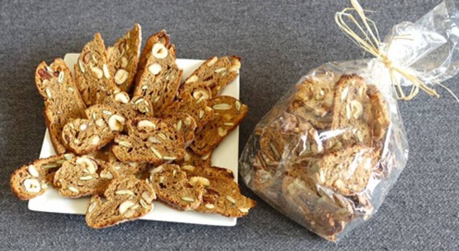 Nuss-Dattel-Brotchips Rezept - ichkoche.ch