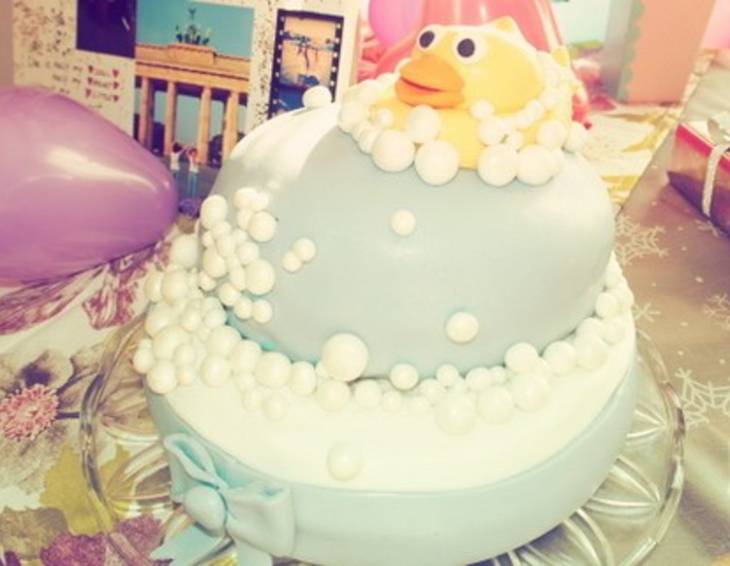 Quietsch-Entchen-Torte mit Karamellfülle Quietsch-Entchen-Torte mit Karamellfülle