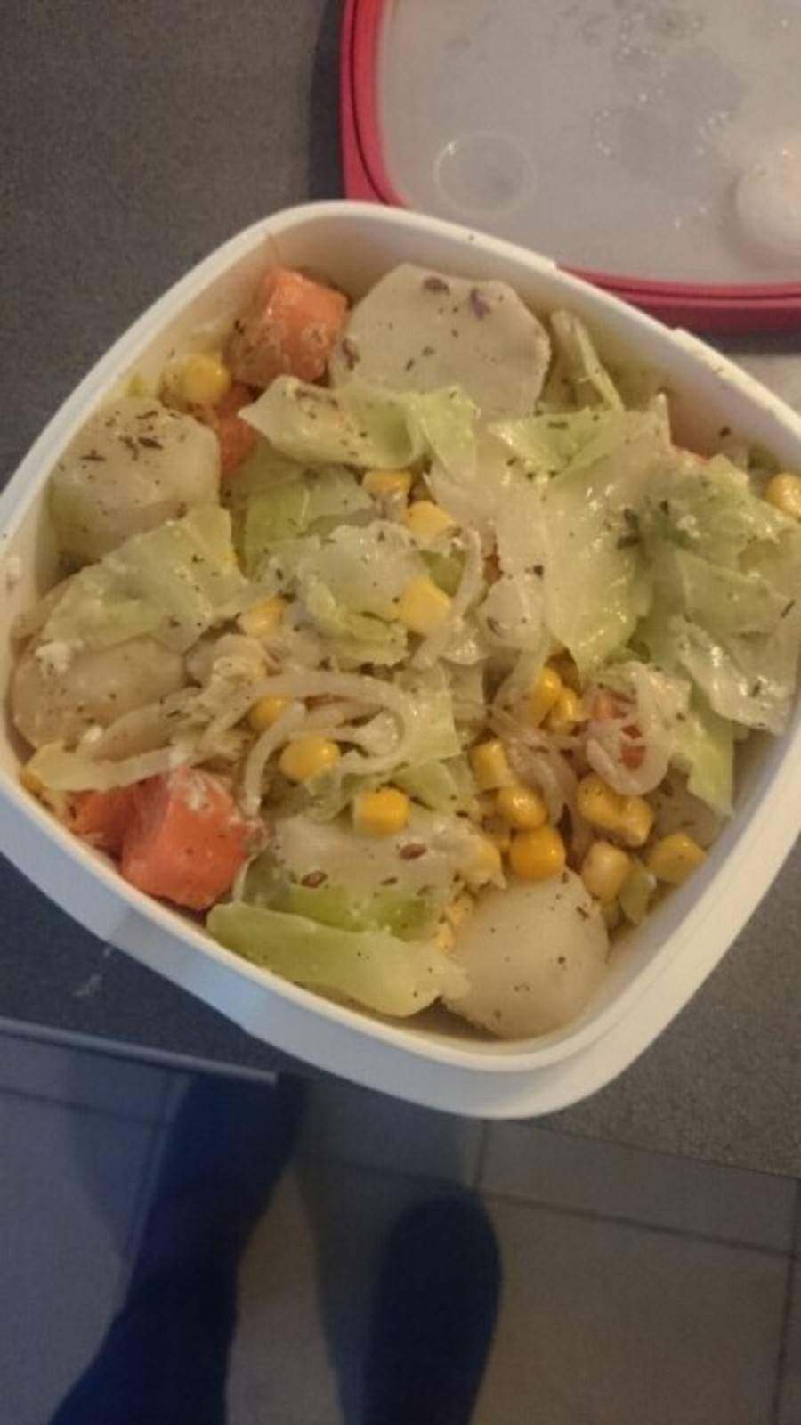 Warmer Salat mit Tahin-Schafskäse-Dressing Rezept - ichkoche.de Warmer Salat mit Tahin-Schafskäse-Dressing Rezept - ichkoche.de