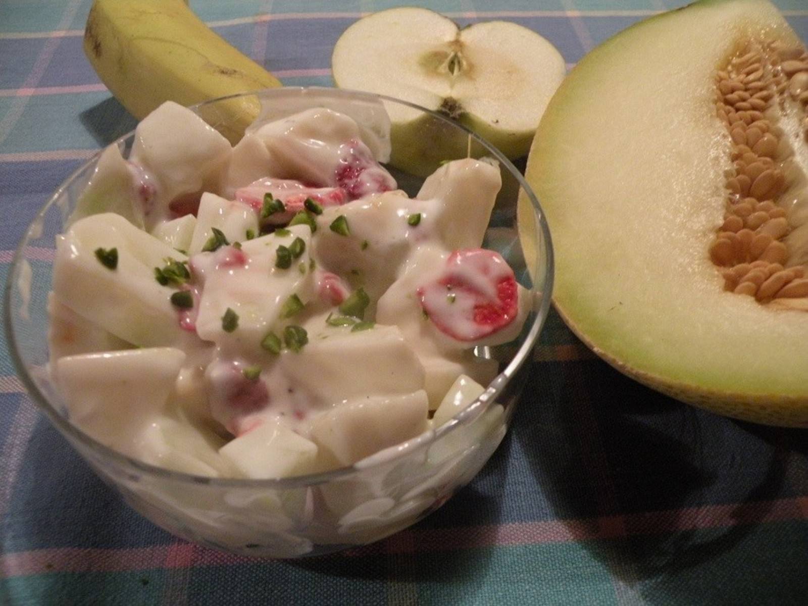 Obstsalat mit Joghurt-Sauce