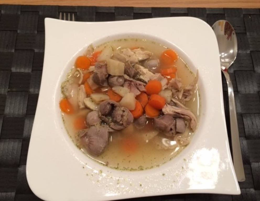 Klare Hühnersuppe Klare Hühnersuppe