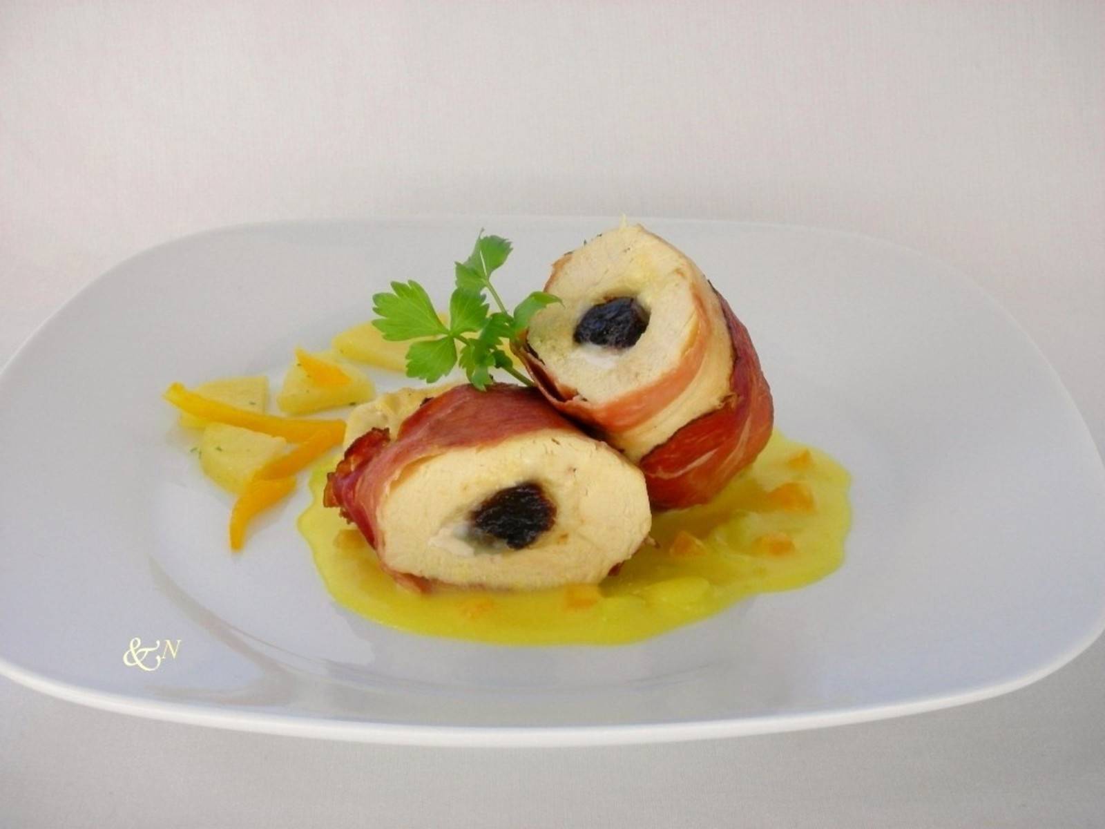 Gefülltes Hühnerbrustfilet im Speckmantel