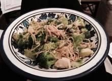 Asiatische Nudeln mit grünem Gemüse Asiatische Nudeln mit grünem Gemüse