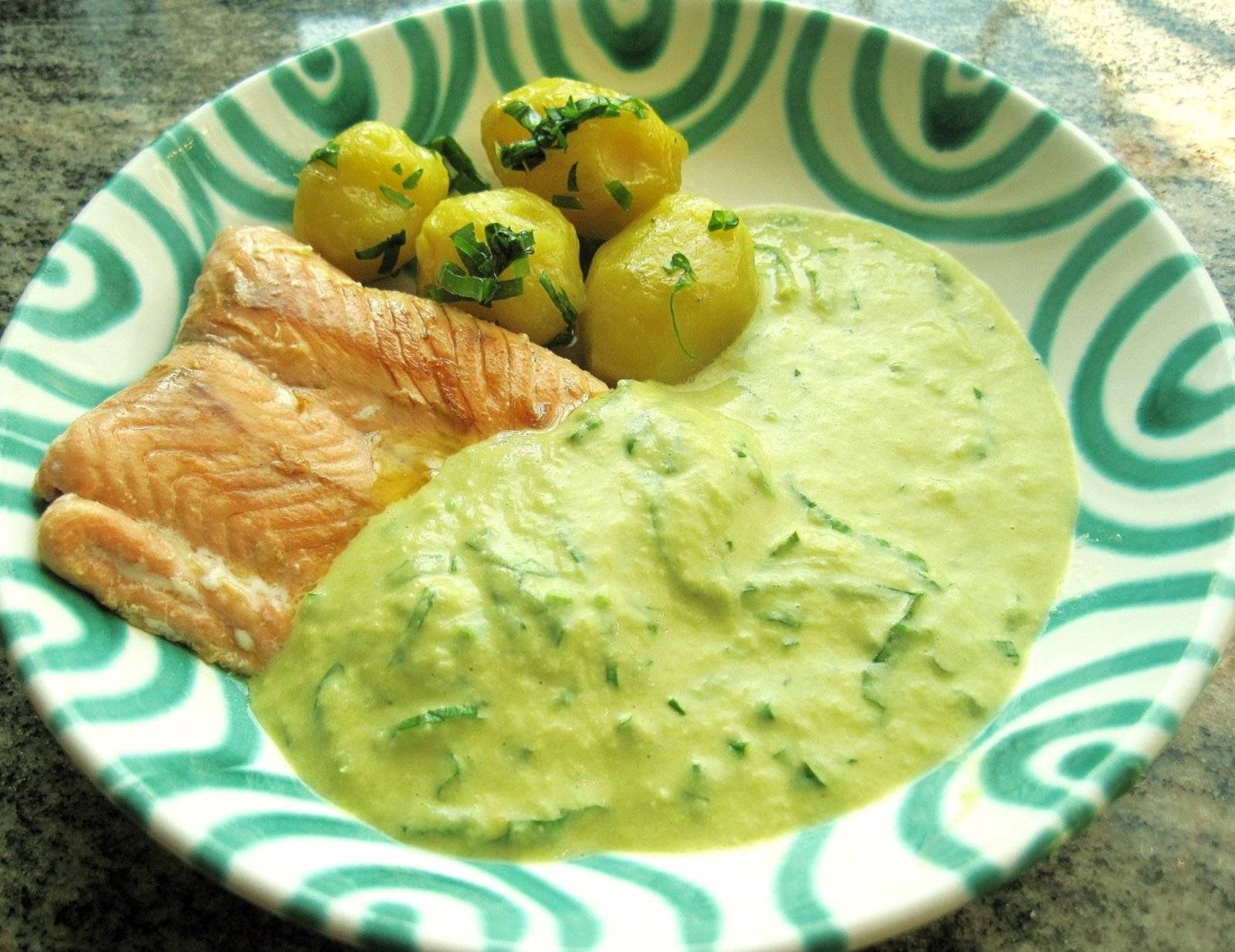 Lachsfilet mit Bärlauch-Kokos-Sauce