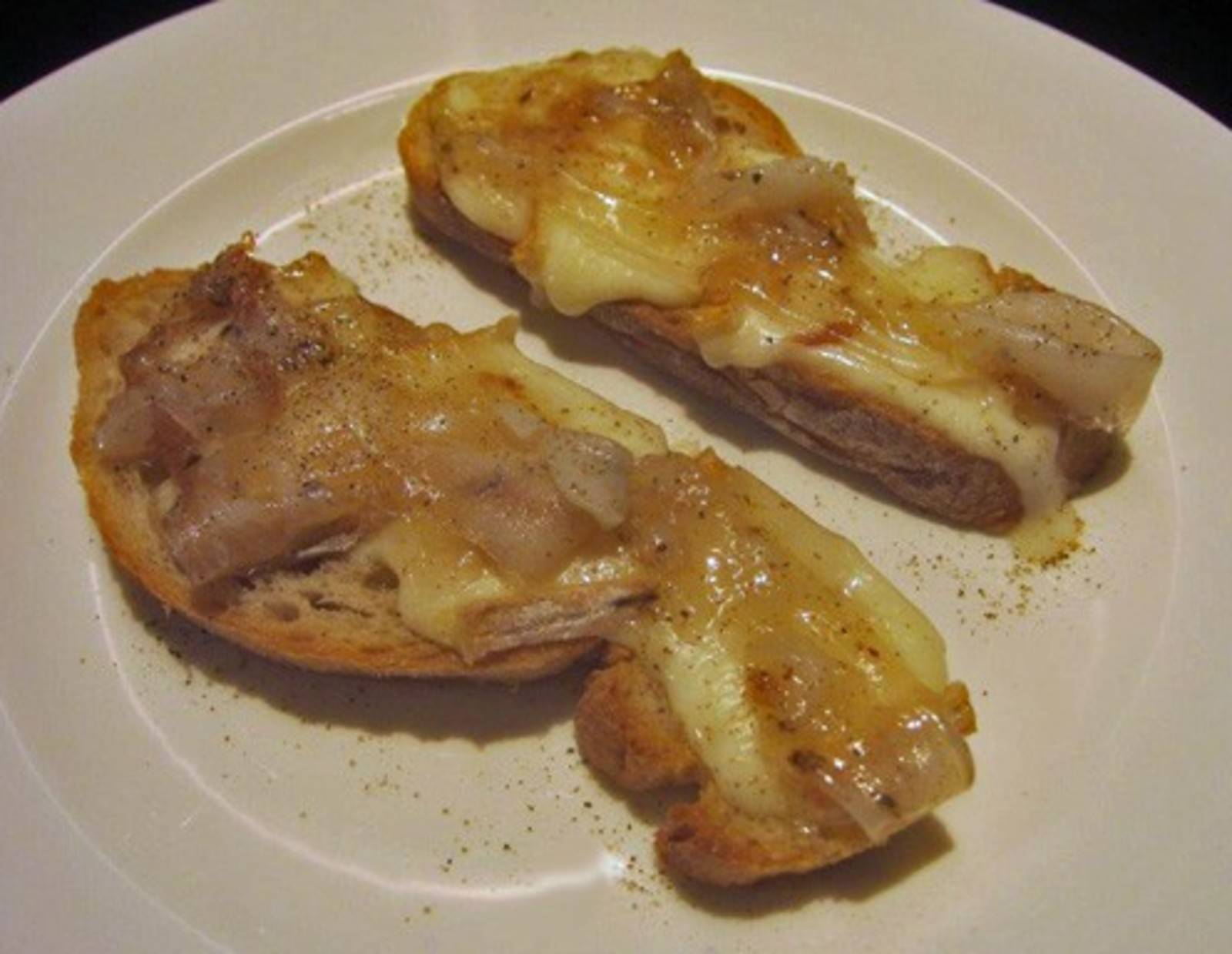 Crostini mit Lardo und Taleggio Rezept - ichkoche.ch