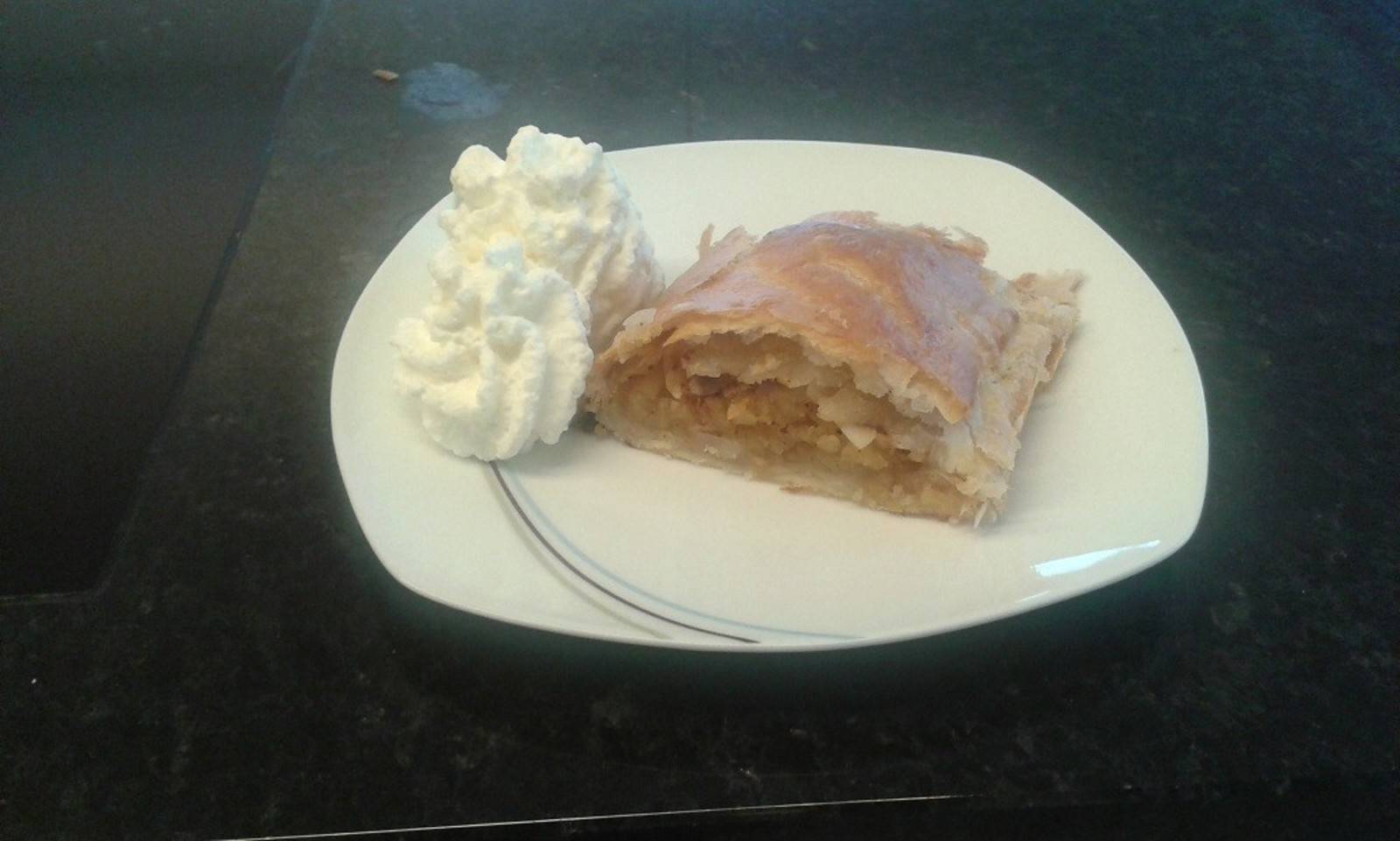 Apfelstrudel im Blätterteig