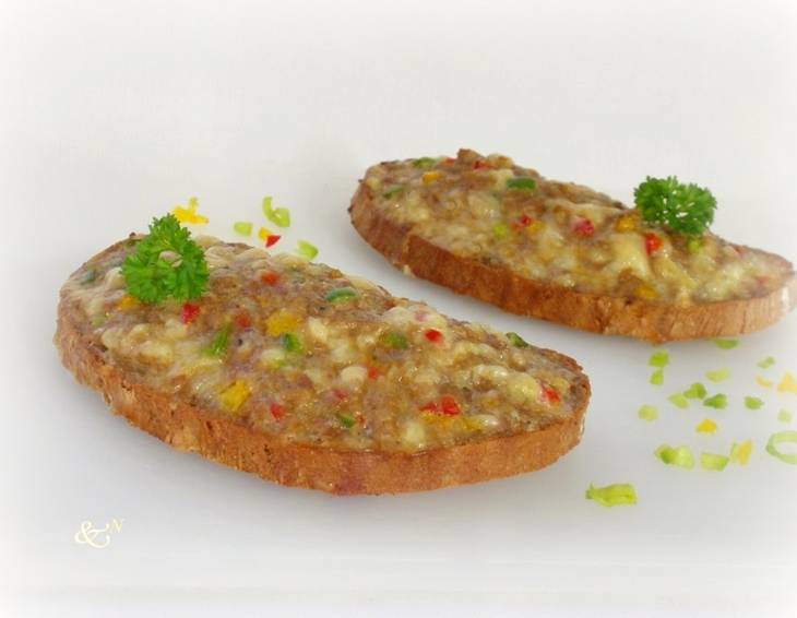 Überbackene Brote mit Faschiertem Überbackene Brote mit Faschiertem