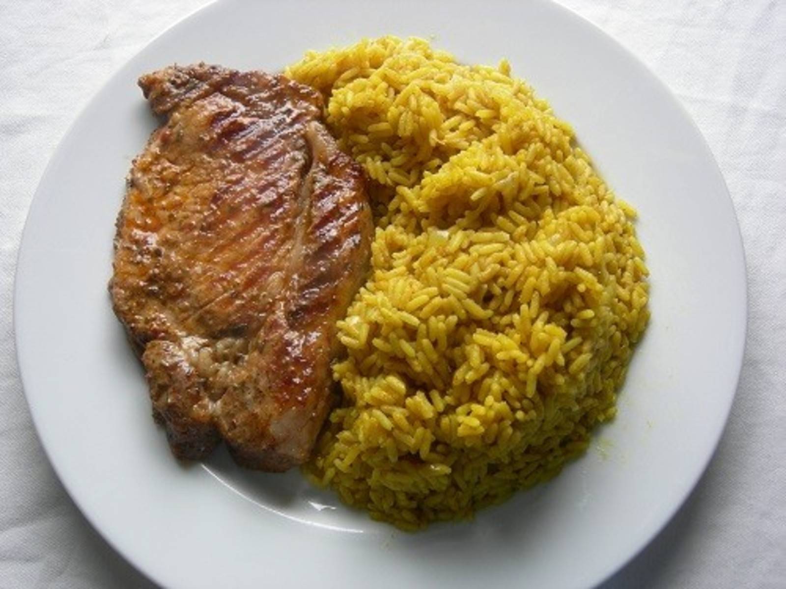 Naturschnitzel mit Curryreis auf Grossmutters Art