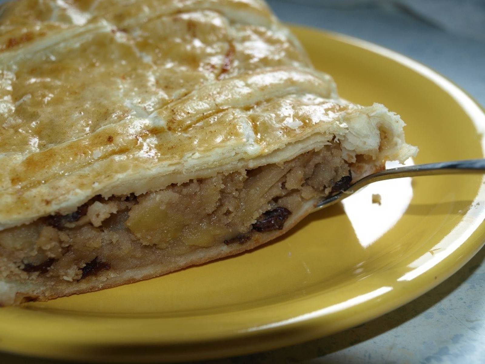 Apfelstrudel mit Blätterteig Rezept - ichkoche.de