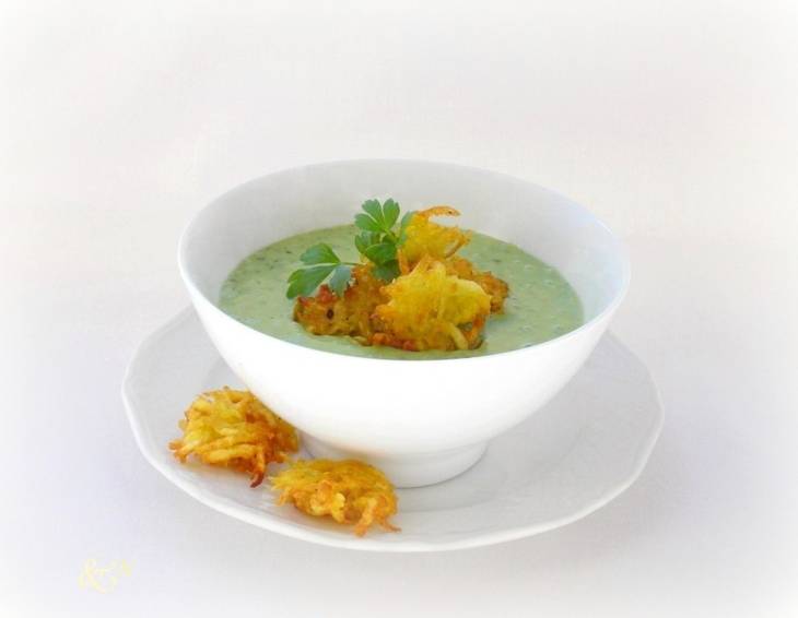 Bärlauch-Petersiliensuppe mit Kartoffelrösti Bärlauch-Petersiliensuppe mit Kartoffelrösti