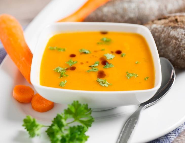 Karottensuppe aus der Mikrowelle Karottensuppe aus der Mikrowelle