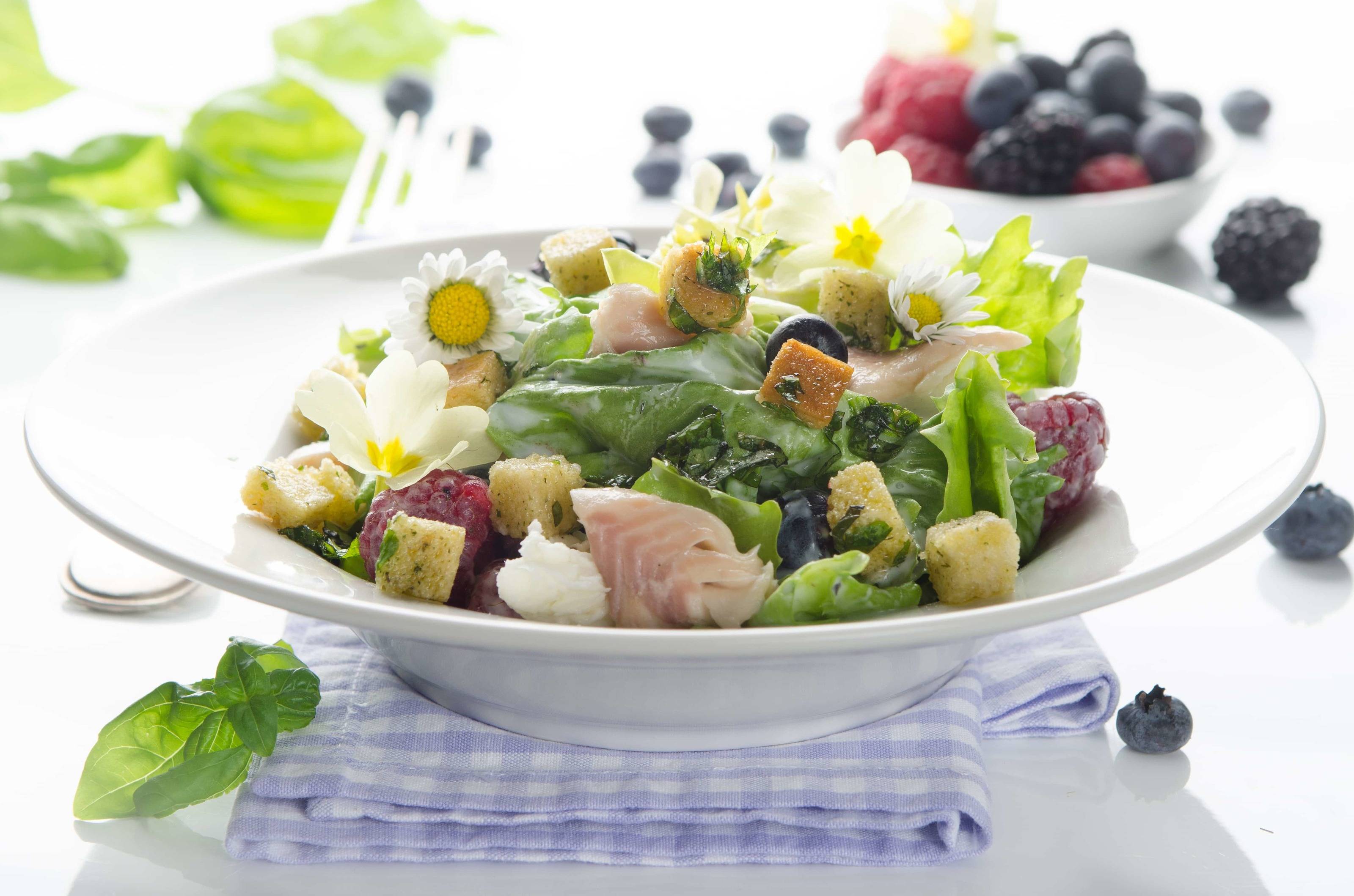 Sommersalat mit Saibling Rezept
