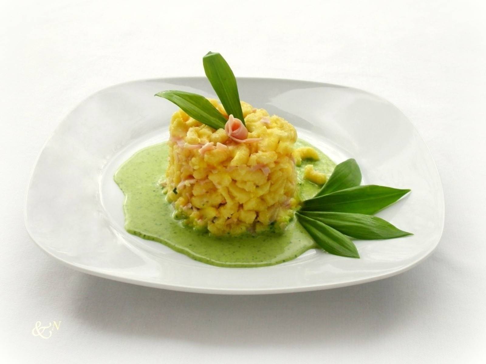 Spätzle mit Schinken an Bärlauch-Gorgonzolasauce