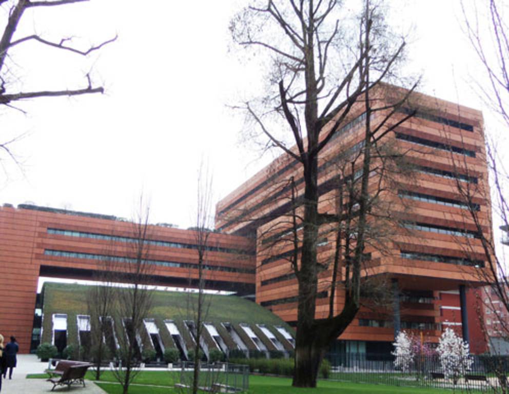 Der Hauptsitz der Gruppo Campari in Sesto San Giovanni, in dem auch die Galleria Campari untergebracht ist. Der Hauptsitz der Gruppo Campari in Sesto San Giovanni, in dem auch die Galleria Campari untergebracht ist.