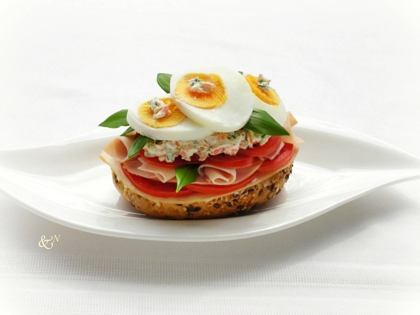 Schinken-Sandwich mit Bärlauch und Eiern