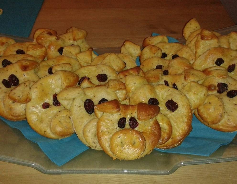 Glücksschweinchen mit Mandeln Glücksschweinchen mit Mandeln