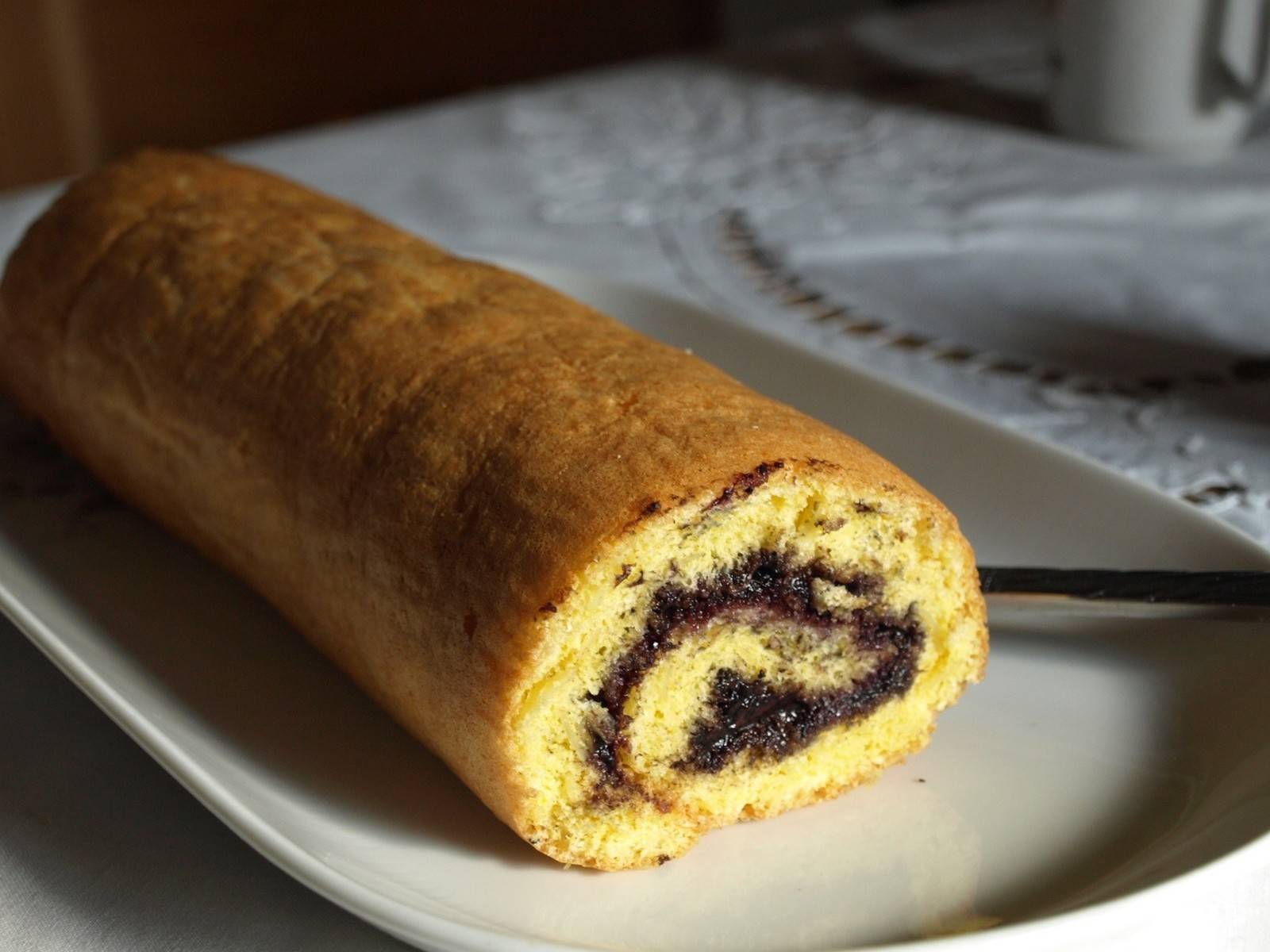 Biskuitroulade mit Pariser Creme