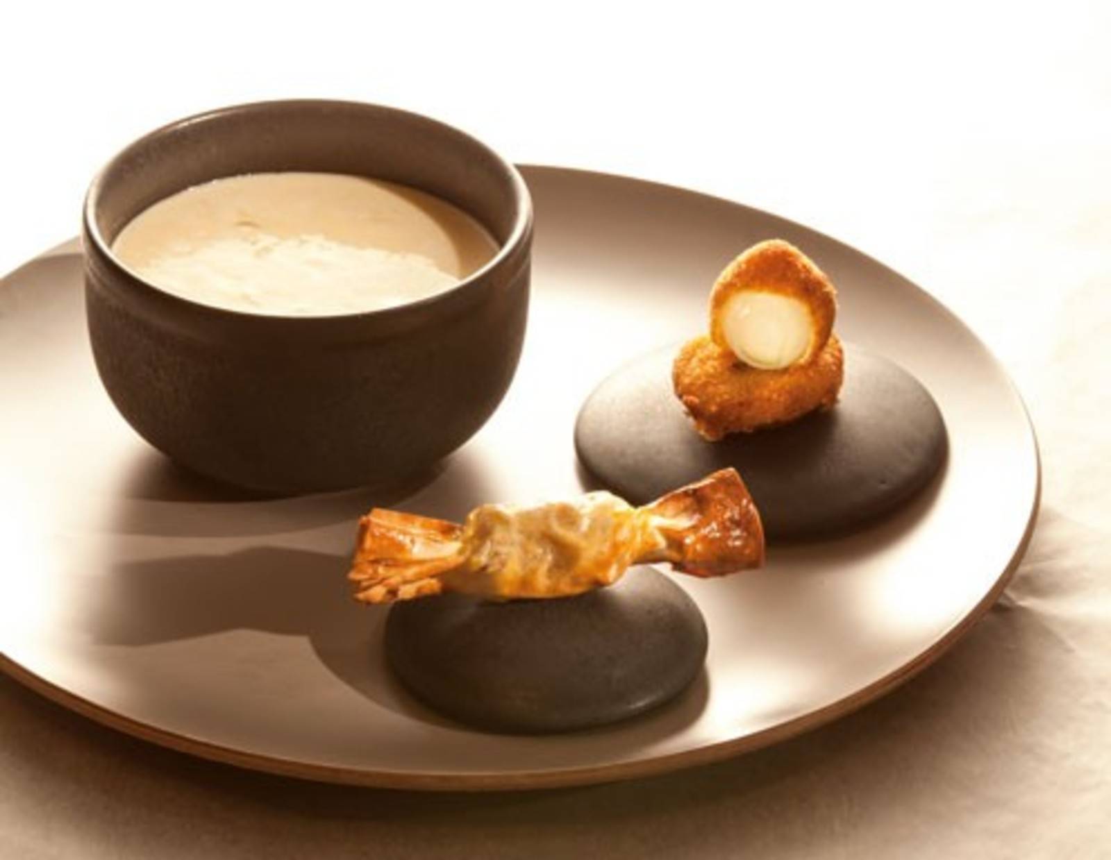 Cremige Zwiebelsuppe mit zweierlei Einlage Rezept